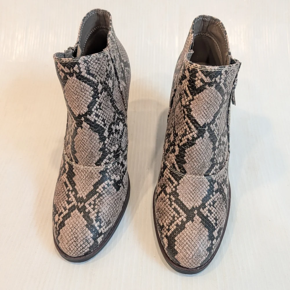 BARETRAPS Cacie Tan & Black Snakeskin Faux Leather Ankle Boots Size 8.5